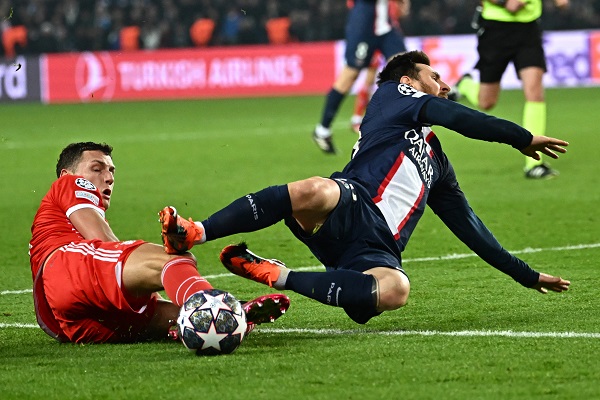 TOPSHOT-FBL-EUR-C1-PSG-MUNICH