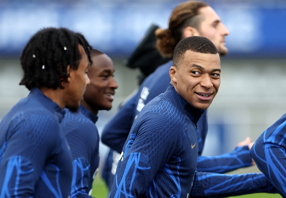 FBL-EURO-2024-QUALIFER-FRA-TRAINING