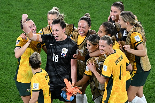 TOPSHOT-FBL-WC-2023-WOMEN-MATCH59-AUS-FRA