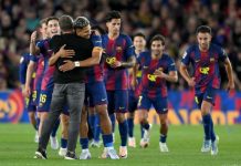 Más de mil culés celebran LaLiga en Plaça Catalunya junto a Balde y Casadó