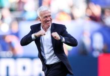 Mbappé dedica su doblete a Deschamps en un emotivo gesto