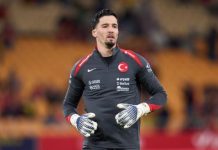3 años después de llegar procedente del Fenerbahçe, el portero Altay Bayindir está listo para dejar el Manchester United