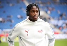 Lens acelera por Bitshiabu, pero las negociaciones con Leipzig se complican
