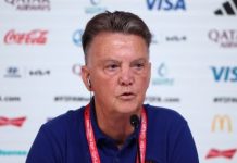 Louis van Gaal se ofrece para dirigir nuevamente a Países Bajos