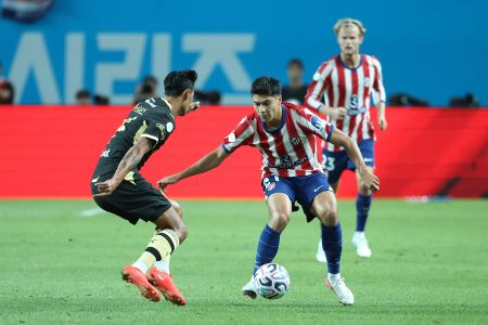 Obed Vargas espera su oportunidad y Simeone sale en defensa del mexicano