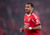 Pavlidis lidera a los goleadores europeos; Yamal y Mbappé, al acecho