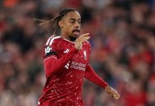 Barcola debuta con Liverpool en Champions y termina lesionado